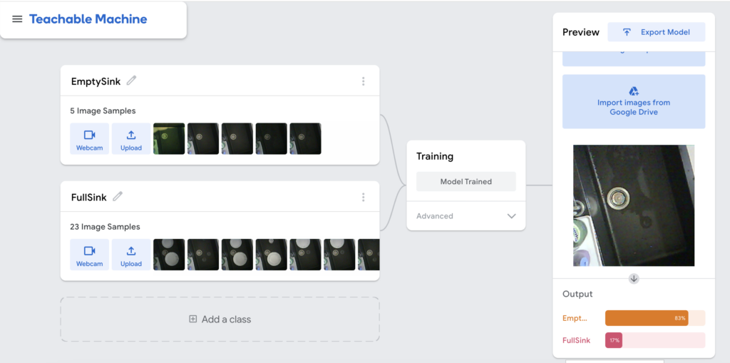 ממשק teachablemachine של אימון מודל - יש שני class - הראשון הוא EmptySink והשני הוא FullSink ולכל אחד מהם יש סדרת תמונות של כיור ריק ומלא בהתאמה.